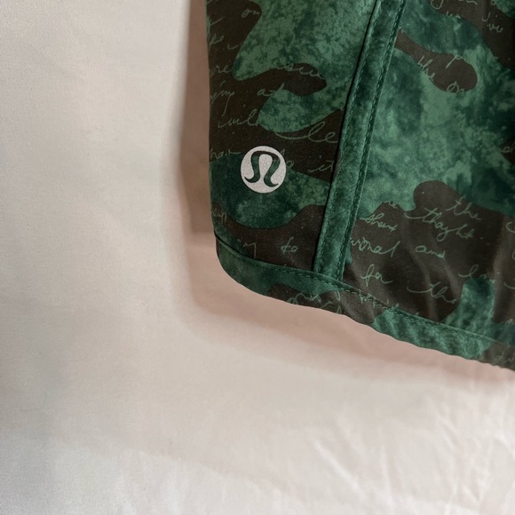 Lululemon Tracker Short II- rare - Picture 6 of 8